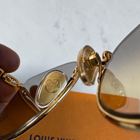Louis Vuitton Sunglasses with Gold Frame and Brown Lenses - Picture 8 of 11